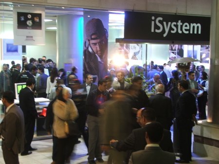 iSystem Apple Center opening crowd